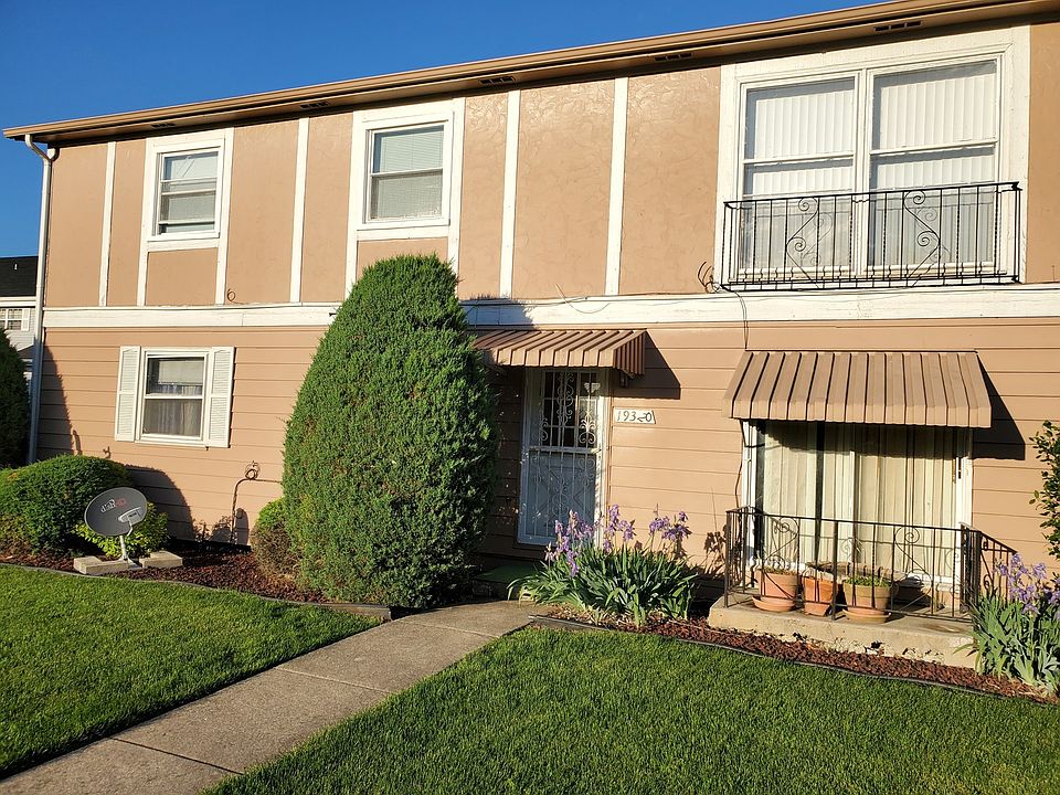 1st image of 19320 Oakwood Ave Unit 49