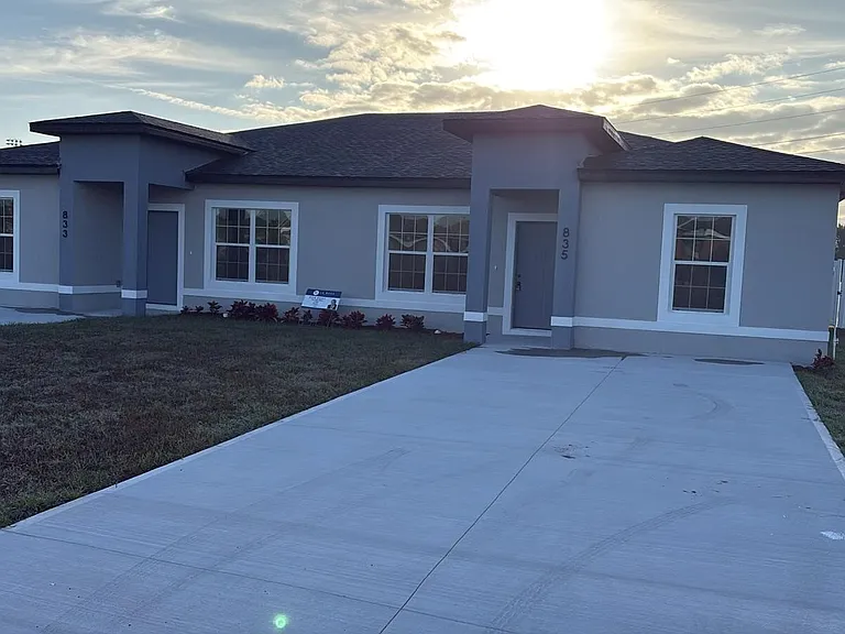 833 Colville Dr — Photo 3