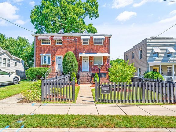 2nd image of 9 W Caton Ave