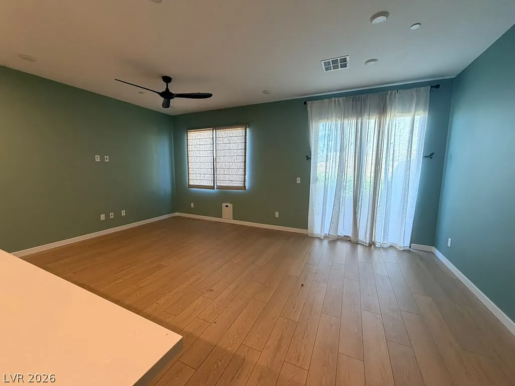 3 bed, 2.5 bath, 1641 sqft, $2,199 — Photo 4