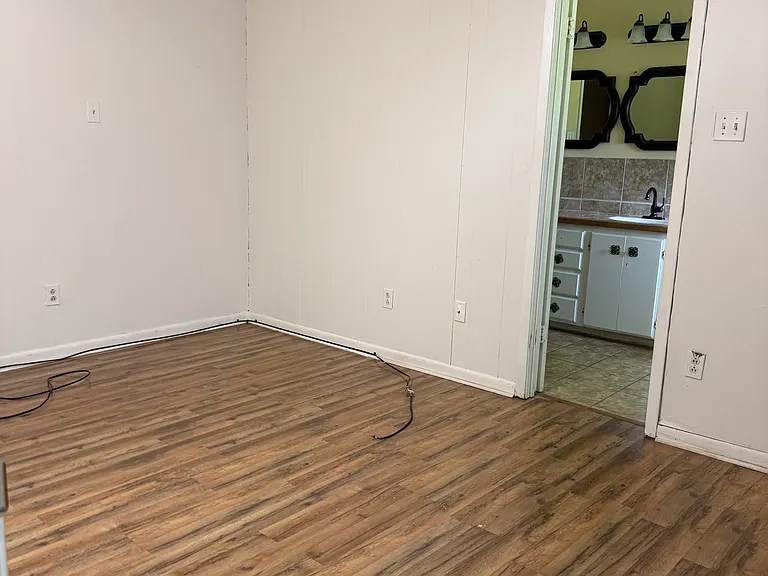1104 S Maple St — Photo 8