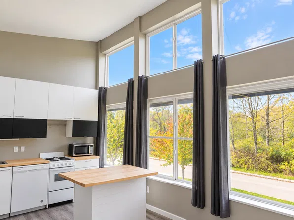 3050 Anderberg Dr #10, Madison, WI 53713
