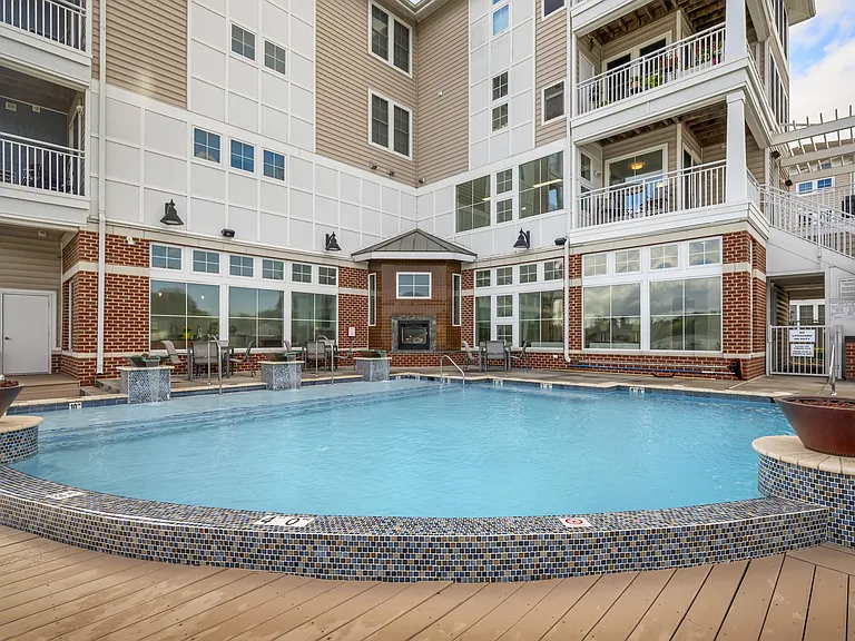 River House Apartments — Photo 6