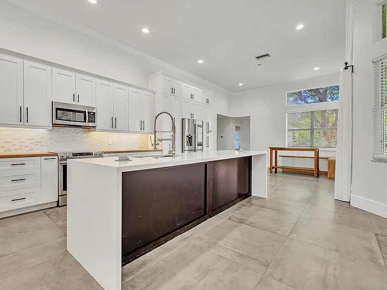 2559 Jardin Ln — Photo 4