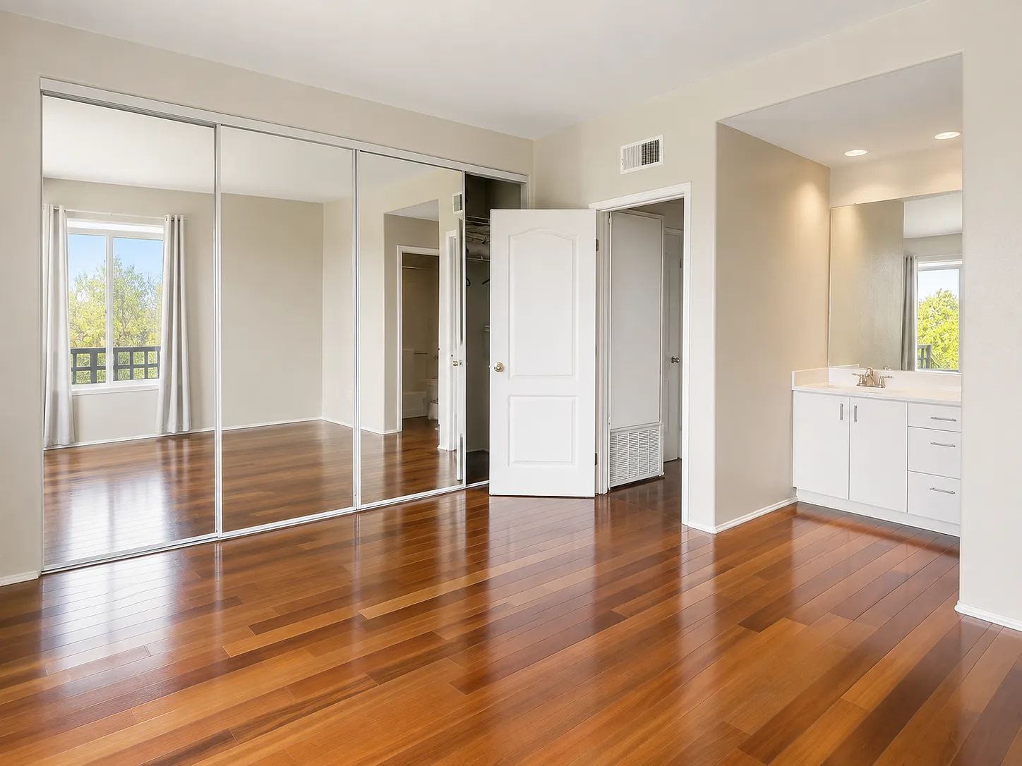 2 bed, 1100 sqft, $3,500 — Photo 3