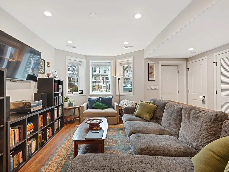 4207 N Damen Ave #1 — Photo 6