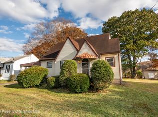 33 Salina St, Moosic, PA 18507