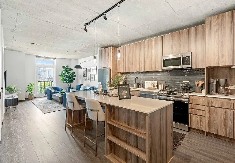 169 N Ashland Ave — Photo 16