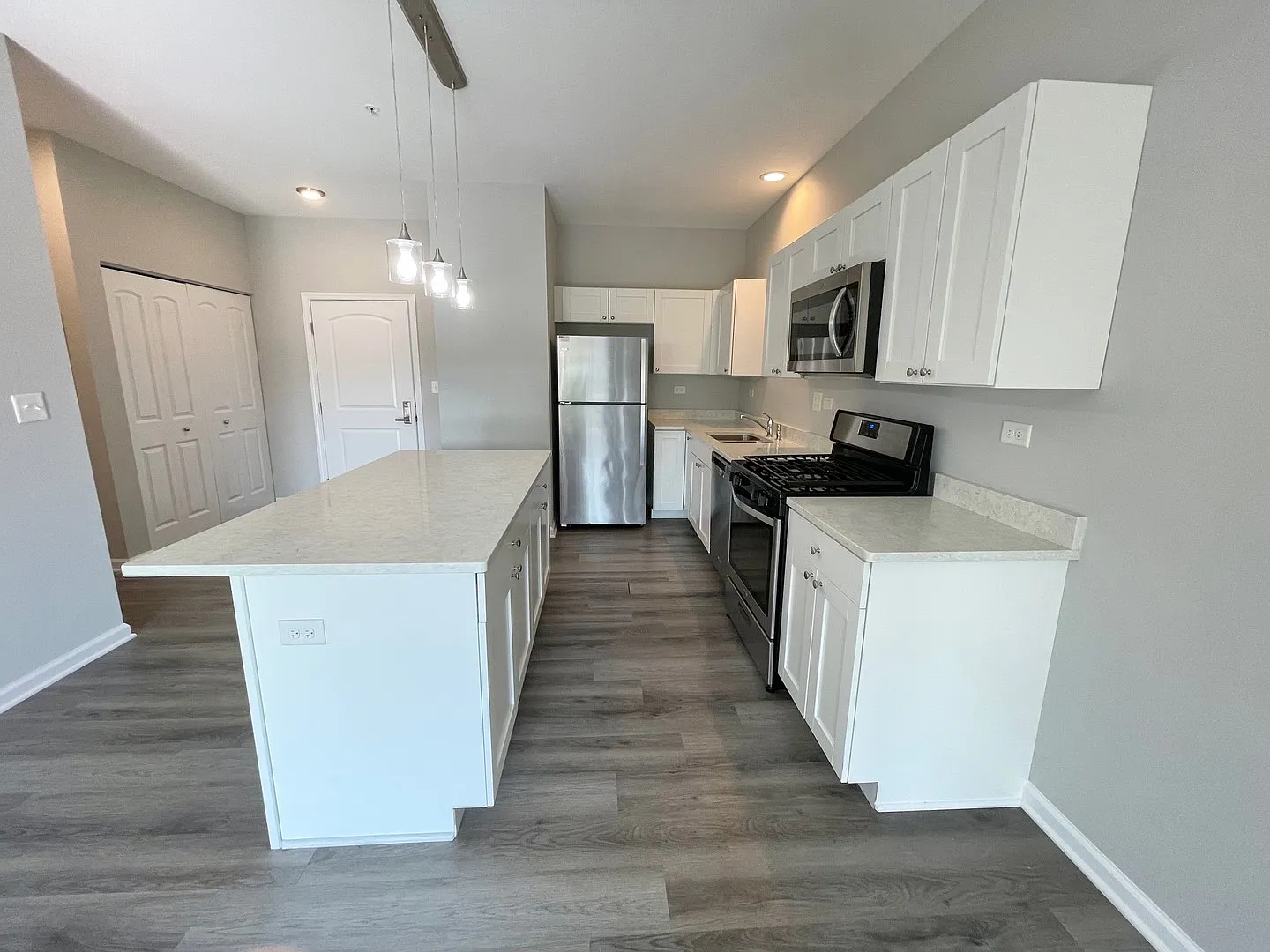 1 bed, 736 sqft, $1,625 — Photo 3