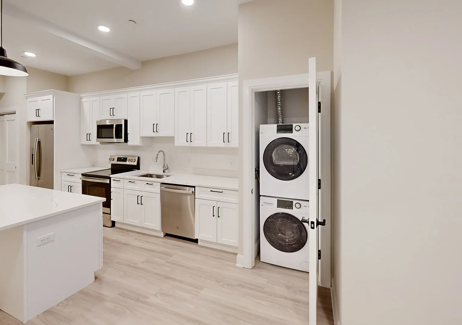 4 bed, 1100 sqft, $7,995 — Photo 1