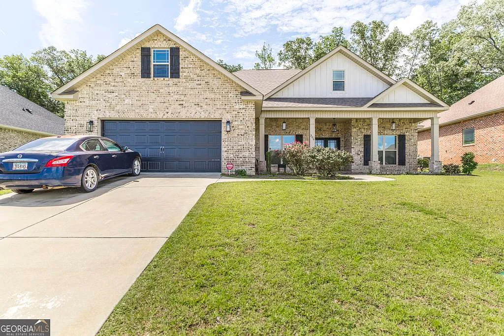 5 bed, 3.0 bath, 2547 sqft, $2,750 — Photo 1