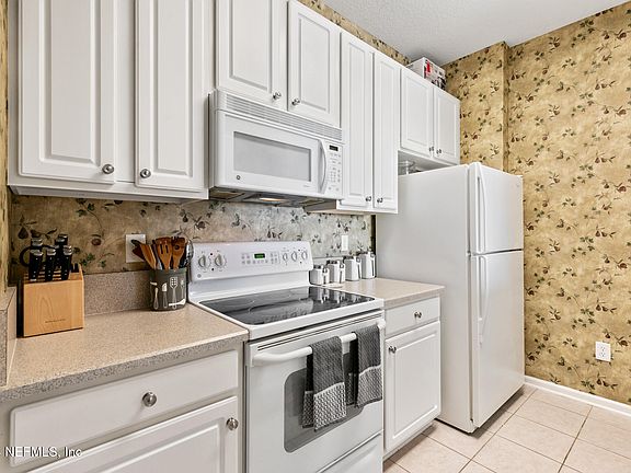 5th image of 7801 POINT MEADOWS Drive #8406