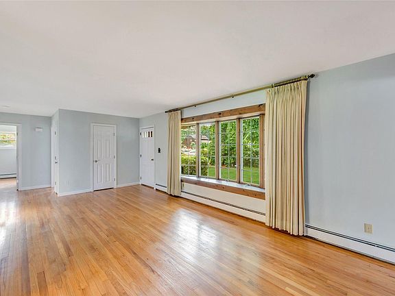 5th image of 79 Sunny Rd