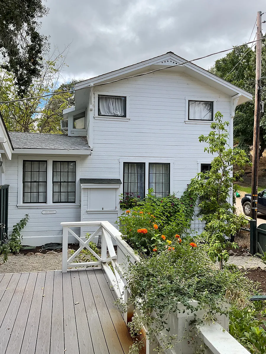 Building Photo - Garden Ct