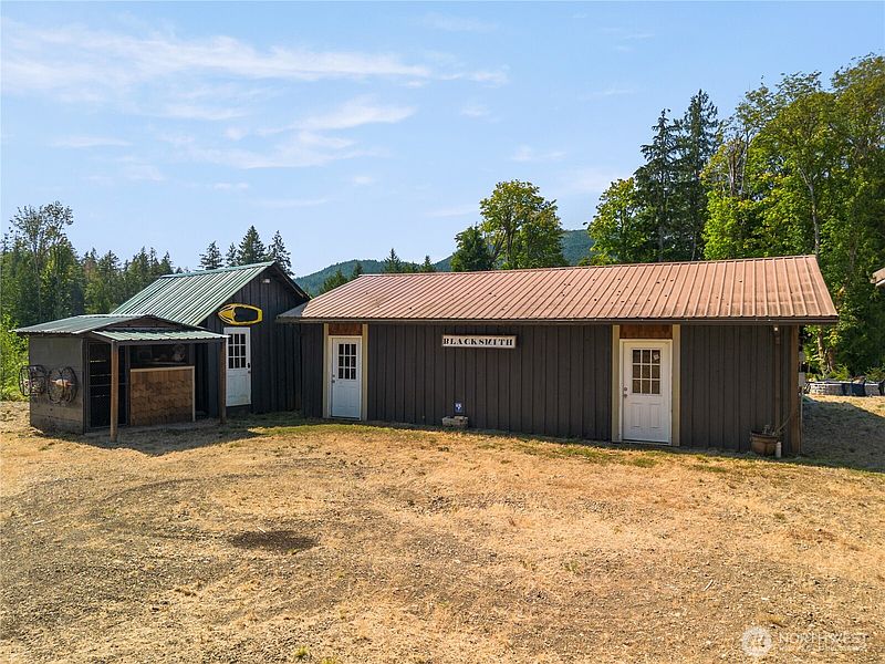 3rd image of 111 Jaybird Lane