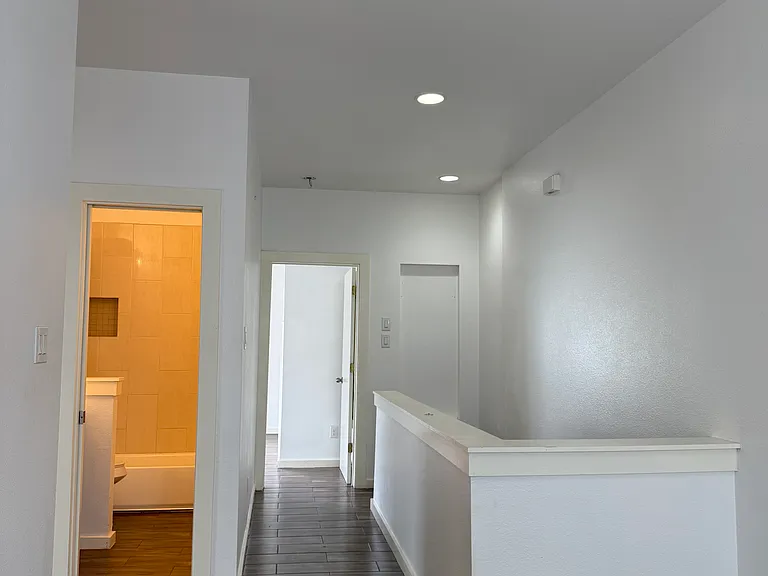 913 Ogden St — Photo 13