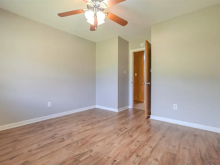 2308 Hillcrest Dr — Photo 15