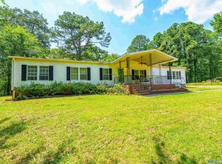 1041 Green Briar Cove Rd, Union Grove, AL 35175