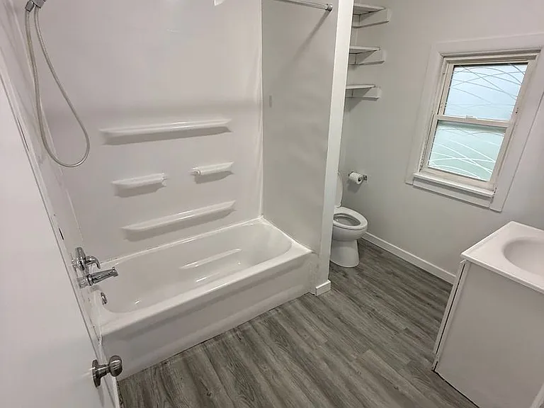 722 Coyne Ave — Photo 5