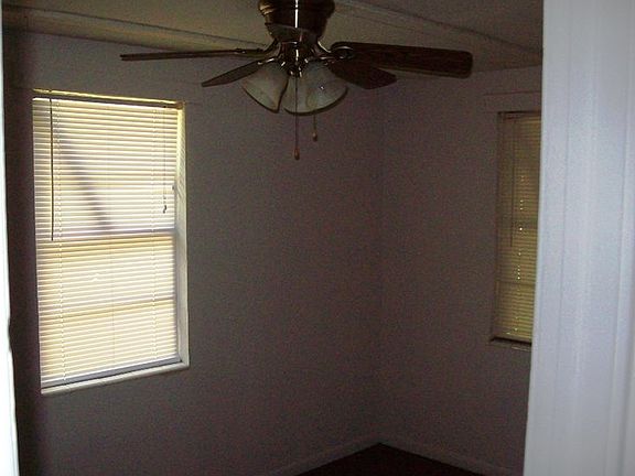4th image of 4902 Poinsetta Ave