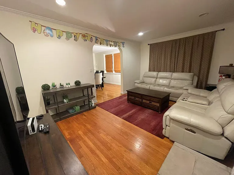 432 Carswold Dr — Photo 5