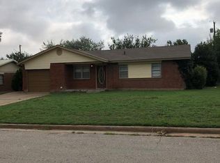 302 Oak St, Elgin, OK 73538