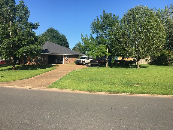 3rd image of 231 Country Club Dr