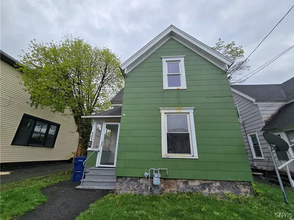 121 W End Dr, Syracuse, NY 13204