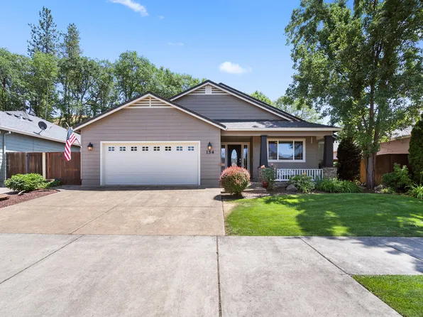 154 Glenwood Dr, Eagle Pt, OR 97524