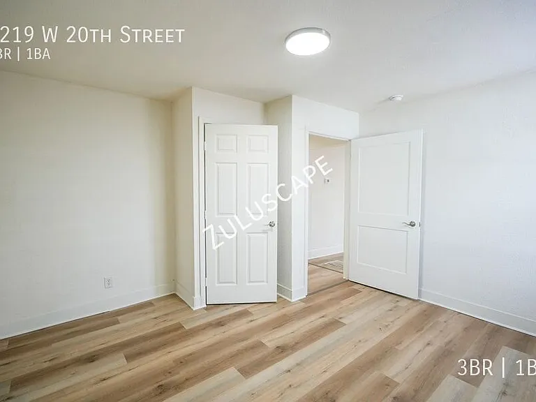 1219 W 20th St — Photo 5