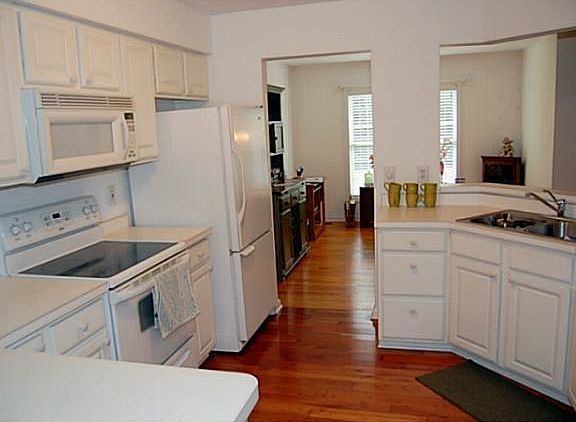 3rd image of 5116 Country Place Ln