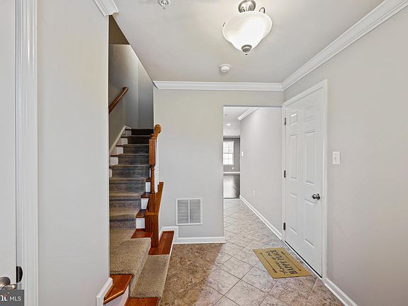 3rd image of 7538 Briargrove Ln
