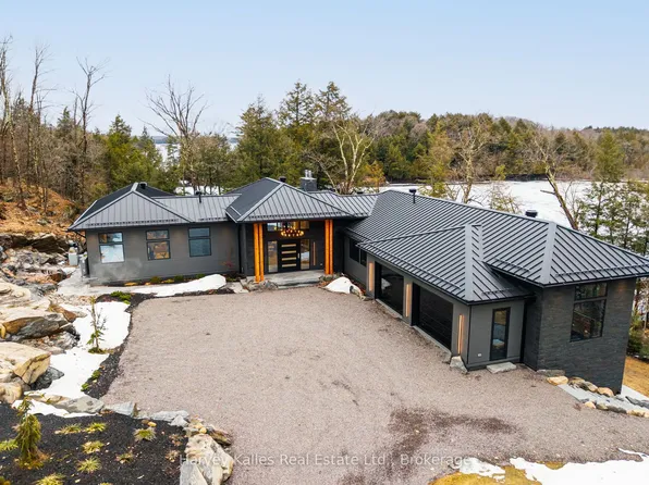 1013 Halls Rd #2, Muskoka Lakes, ON P0B 1J0