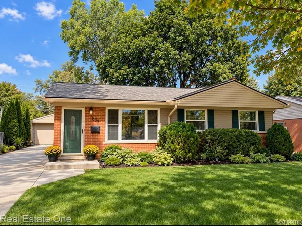 633 Rewold Dr, Rochester, MI 48307