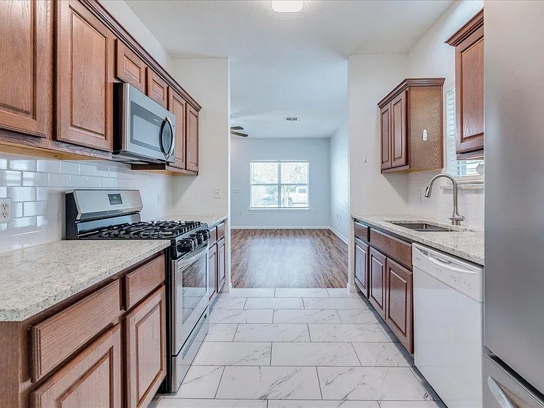 6801 Porter St — Photo 10