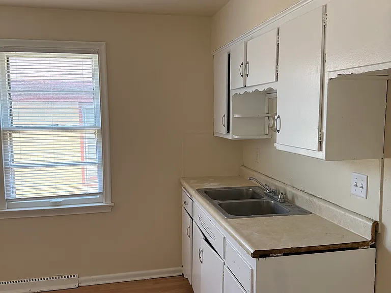 5611 W Burleigh St #5611 — Photo 5