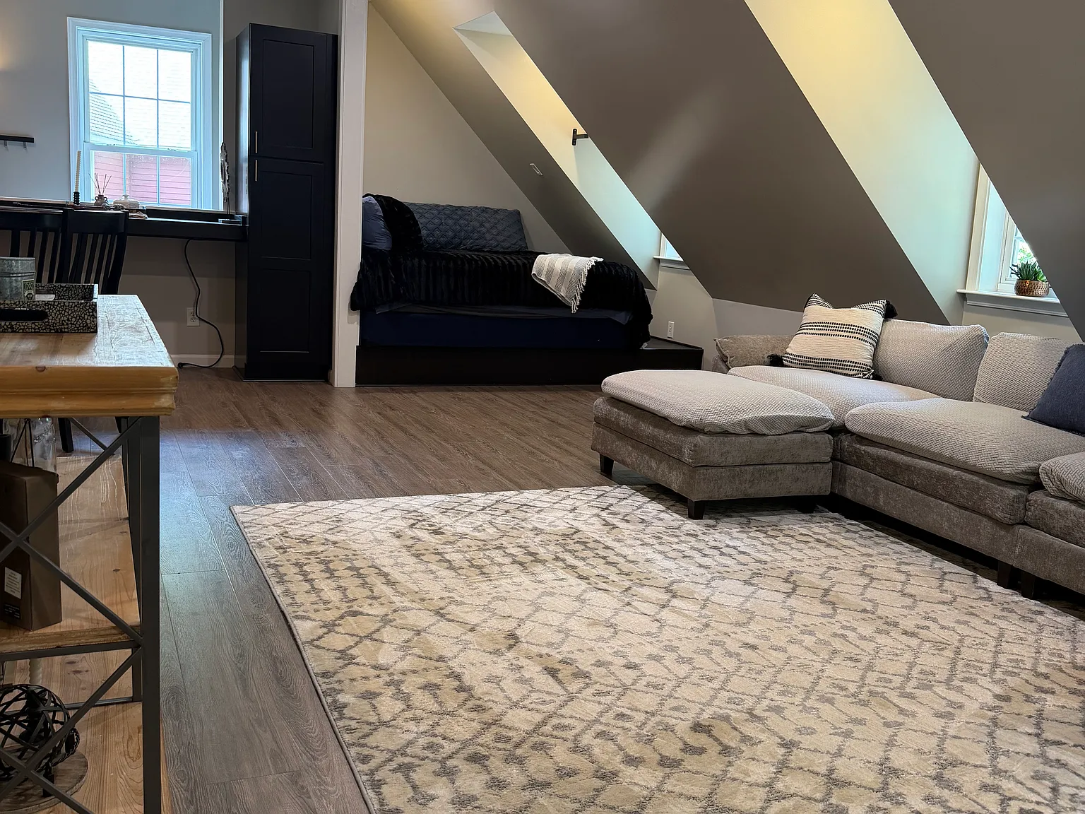 Studio, 700 sqft, $1,850 — Photo 3