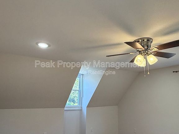 4th image of 1901 Maplewood Ave