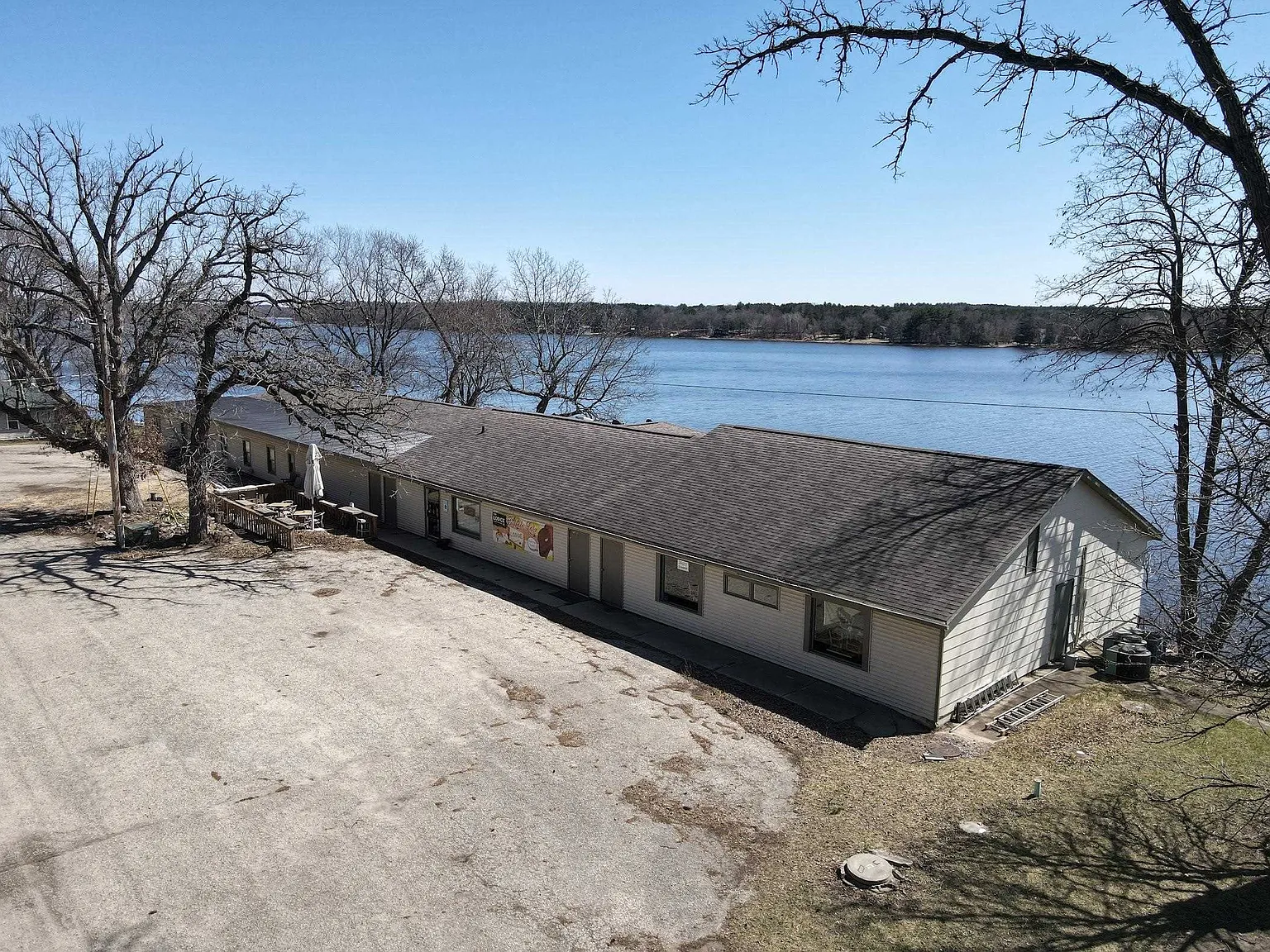 5 bed, 8.0 bath, 8498 sqft, $3,450 — Photo 1