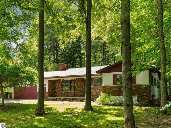 6281 W Jennings Rd, Lake City, MI 49651
