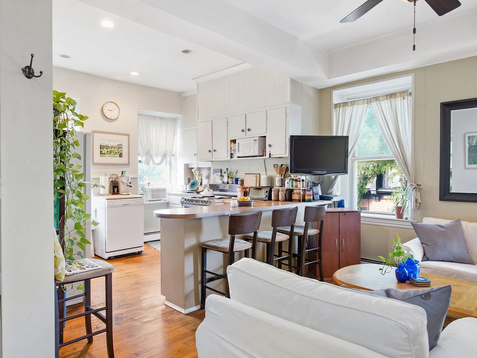 2 bed, 769 sqft, $2,500 — Photo 3