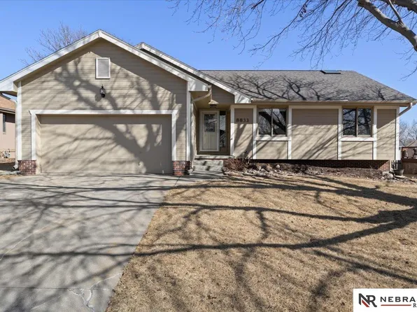 8833 N 83rd St, Omaha, NE 68122