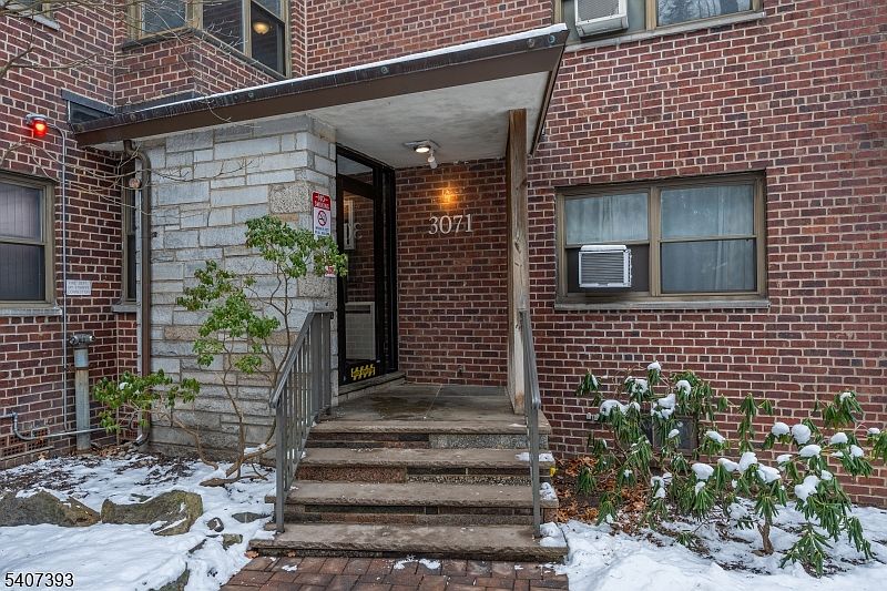 1st image of 3071 Edwin Ave #2F