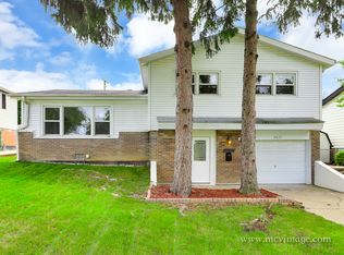 8837 W 92nd St, Hickory Hills, IL