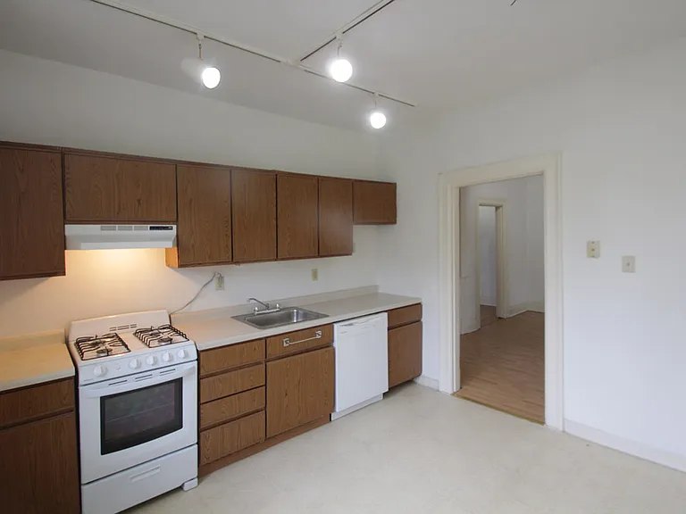 200 Kelly Ave #2 — Photo 5