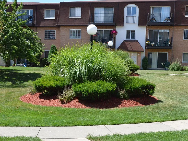 9476 Bay Colony Dr #1S — Photo 2