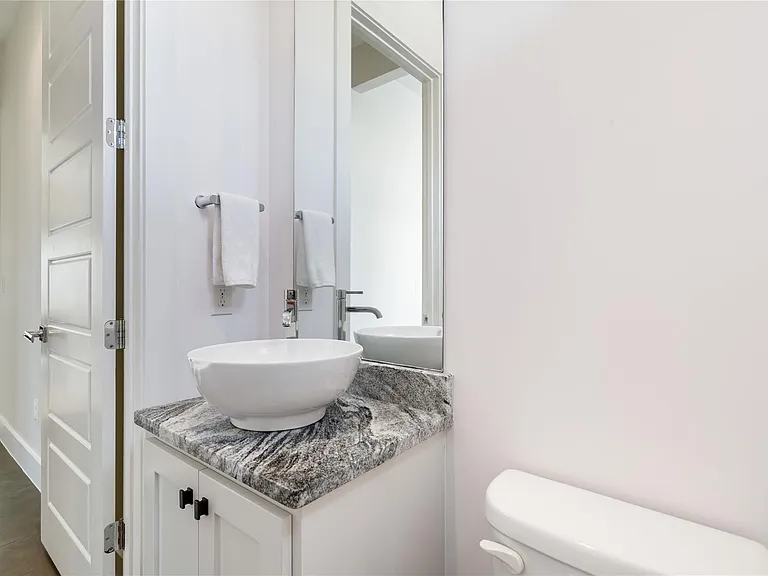 1126 Linden St #1 — Photo 11
