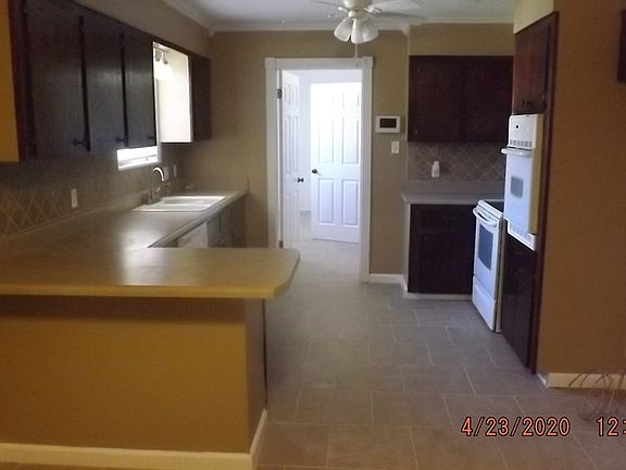 3rd image of 2205 Court Dr