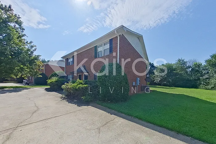 2 bed, 1.5 bath, 1334 sqft, $1,425 — Photo 3