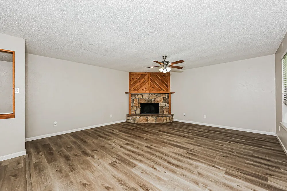 3 bed, 2.0 bath, 1228 sqft, $2,970 — Photo 3